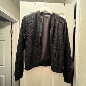 Chloe & Katie sz. M Black Lace Bomber